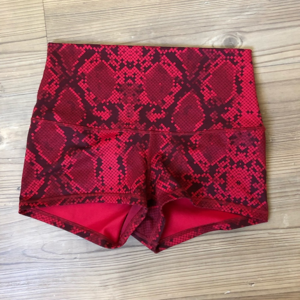Lulu Lemon Short Size 8 Highwaisted